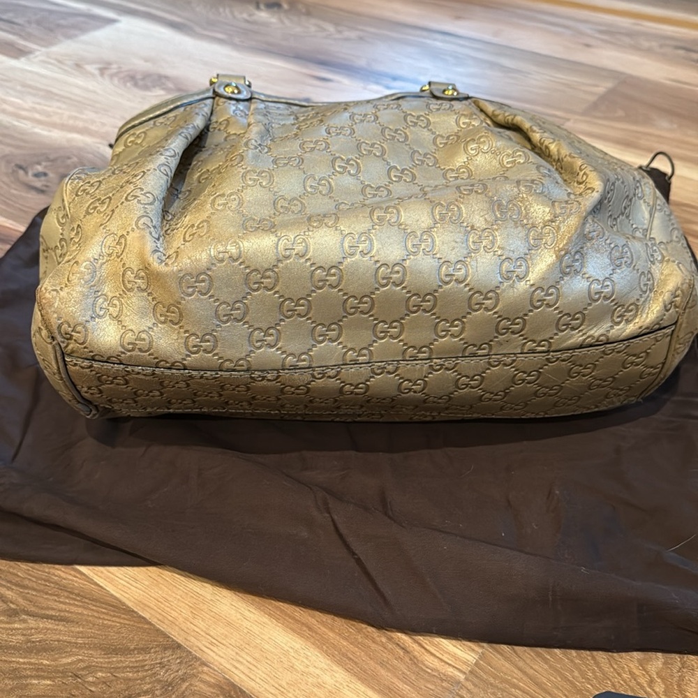 Well loved Gucci Sukey Medium Gold 100% authentic.  Comes with dustbag. - Picture 2 of 13
